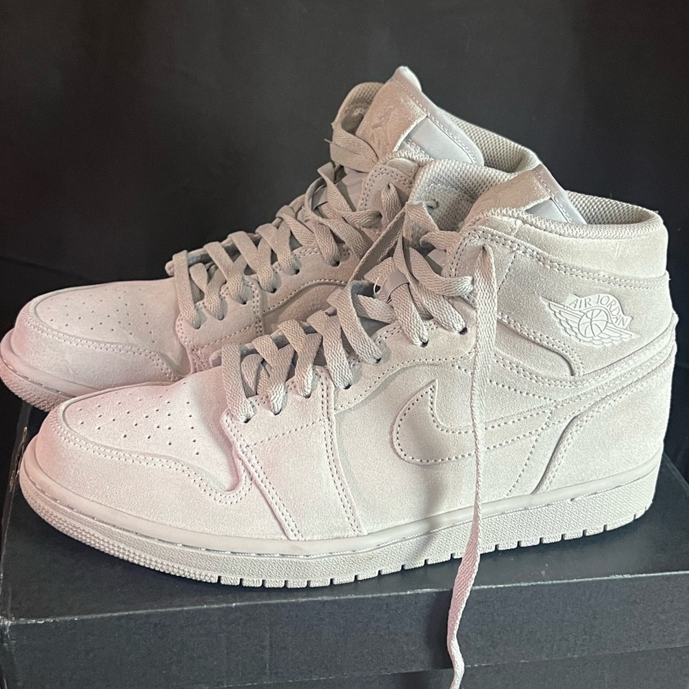 Air Jordan 1 Retro High ‘Wolf Grey’